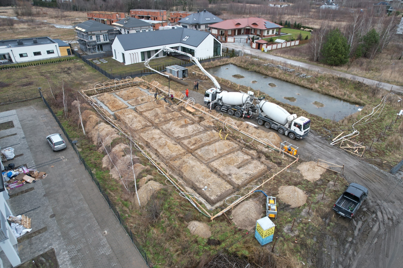 Zielone Górki - zalewanie ław fundamentowych